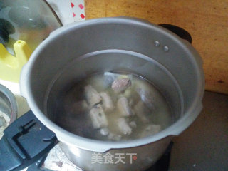 【土豆炖排骨】的做法步骤：6