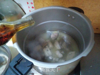 【土豆炖排骨】的做法步骤：7