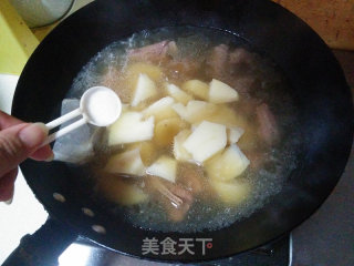 【土豆炖排骨】的做法步骤：13
