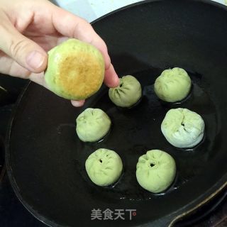 抹茶生煎包的做法步骤：4