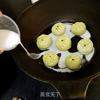 抹茶生煎包的做法步骤：5