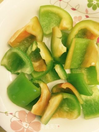 洋葱、甜椒炒牛的做法步骤：3