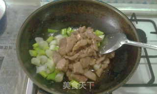 葱爆梅肉的做法步骤：7