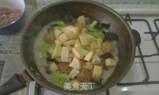 肉圆高汤焖双笋的做法步骤：8