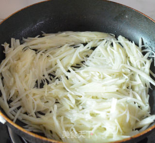 土豆丝煎饼的做法步骤：4