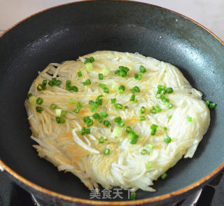 土豆丝煎饼的做法步骤：5