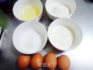 酸奶戚风纸杯蛋糕的做法步骤：1