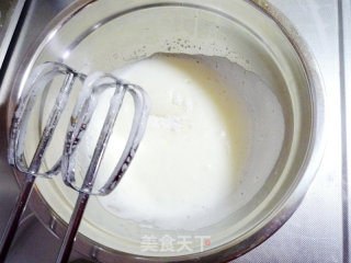 酸奶戚风纸杯蛋糕的做法步骤：10