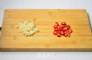 蒜香荷兰豆的做法步骤：2