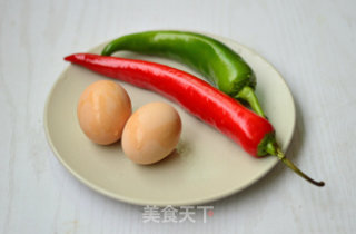 双椒蛋丝的做法步骤：1