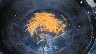 ‘凉拌’三宝――胡萝卜莴笋拌肉干丝的做法步骤：5