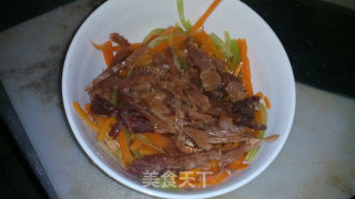 ‘凉拌’三宝――胡萝卜莴笋拌肉干丝的做法步骤：11