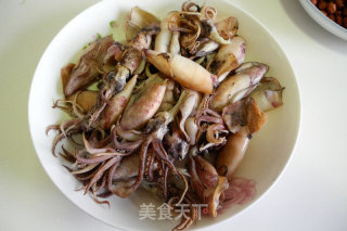 比管鱼炖冻豆腐的做法步骤：1
