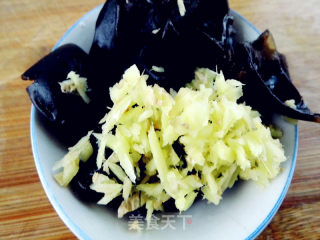 韭菜黄炒鲜贝的做法步骤：3