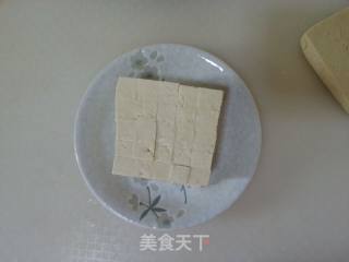 香椿苗拌豆腐的做法步骤：2