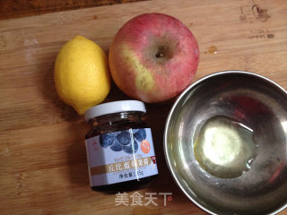 蓝莓酱烤苹果的做法步骤：1