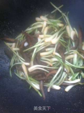 荞菜烧海狗的做法步骤：8