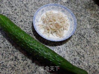 虾皮拌青瓜的做法步骤：1