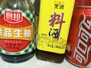 可乐鸡翅的做法步骤：1