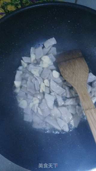 杏鲍菇炒肉的做法步骤：1