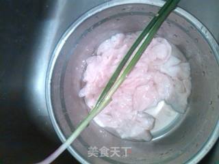 酸菜炒大肠的做法步骤：1