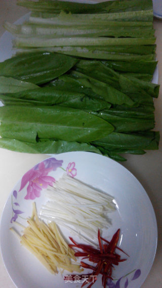 香灼油麦菜的做法步骤：1