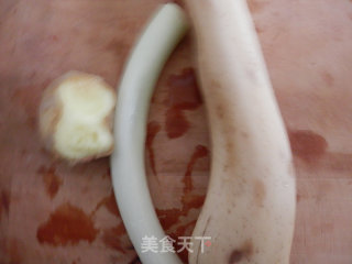 莲菜排骨汤的做法步骤：2