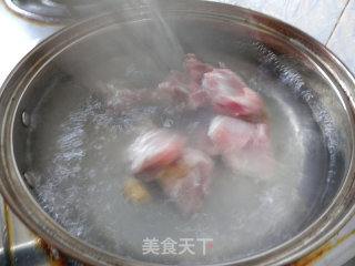 莲菜排骨汤的做法步骤：4