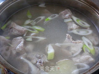 莲菜排骨汤的做法步骤：7