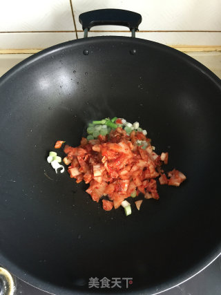 辣白菜炒饭的做法步骤：2