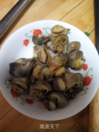 韭菜炒螺肉的做法步骤：1