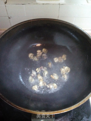 韭菜炒螺肉的做法步骤：2