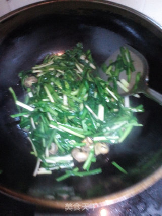 韭菜炒螺肉的做法步骤：3