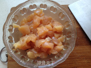 香菇鸡肉的做法步骤：1