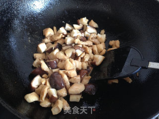 香菇鸡肉的做法步骤：5