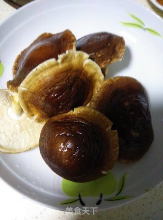 香菇酱的做法步骤：2