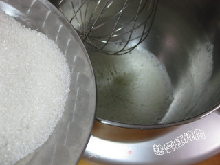原味戚风蛋糕的做法步骤：7