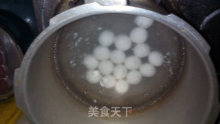 元宵甜品——苹果紫薯年糕芝麻汤圆汤的做法步骤：5