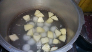 元宵甜品——苹果紫薯年糕芝麻汤圆汤的做法步骤：6
