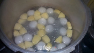 元宵甜品——苹果紫薯年糕芝麻汤圆汤的做法步骤：7