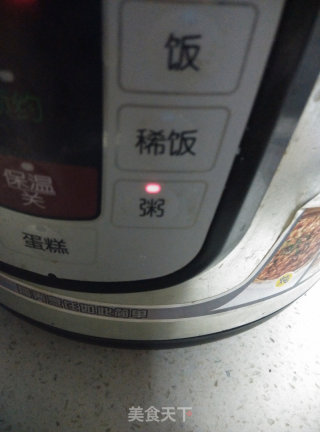 蛋黄粥的做法步骤：1