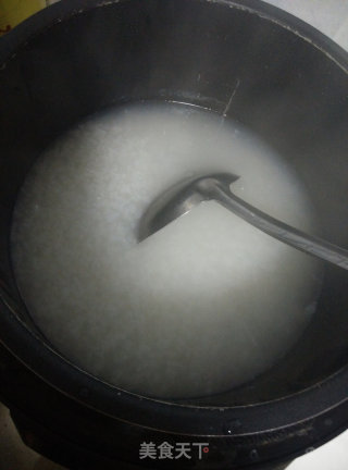 蛋黄粥的做法步骤：2