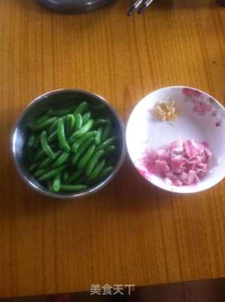 肉片炒甜豆的做法步骤：1