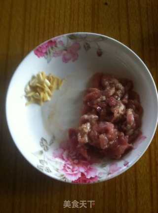 肉片炒甜豆的做法步骤：2