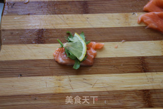 三文鱼蔬菜卷的做法步骤：4