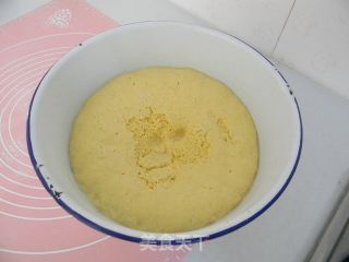 玉米面红糖小饼的做法步骤：2