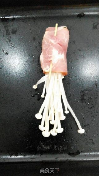 芝士培根金针菇卷的做法步骤：3