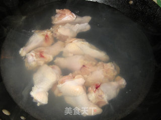凉拌鸡翅根的做法步骤：2