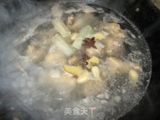 凉拌鸡翅根的做法步骤：3