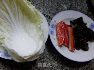 黑木耳蟹柳炒白菜的做法步骤：1